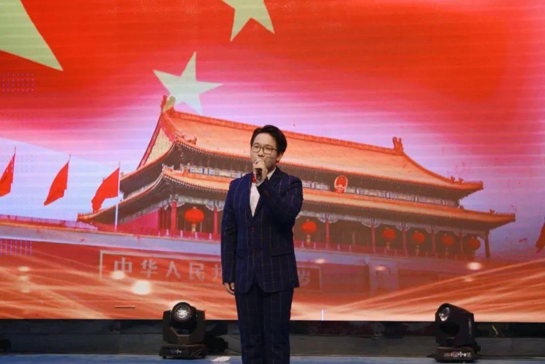 “春城”昆明迎来2024年首场雪 民众开启“云”赏雪模式