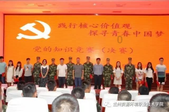 奥巴马的传奇生父,哄骗2个白人女人,生了3个娃,晚年却很凄凉